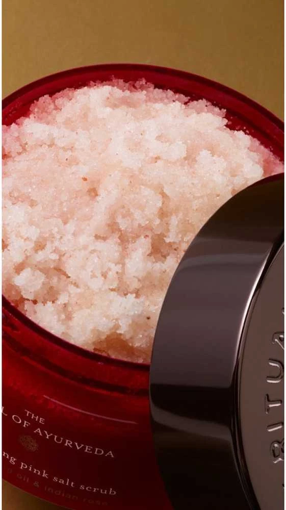 Rituals The Ritual Of Ayurveda Body Scrub druskos kūno šveitiklis, 300 g