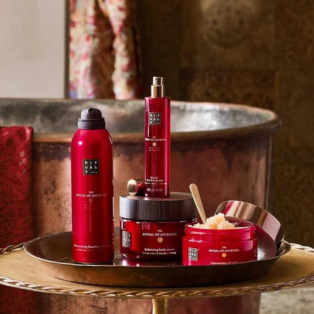 Rituals The Ritual Of Ayurveda Body Scrub druskos kūno šveitiklis, 300 g