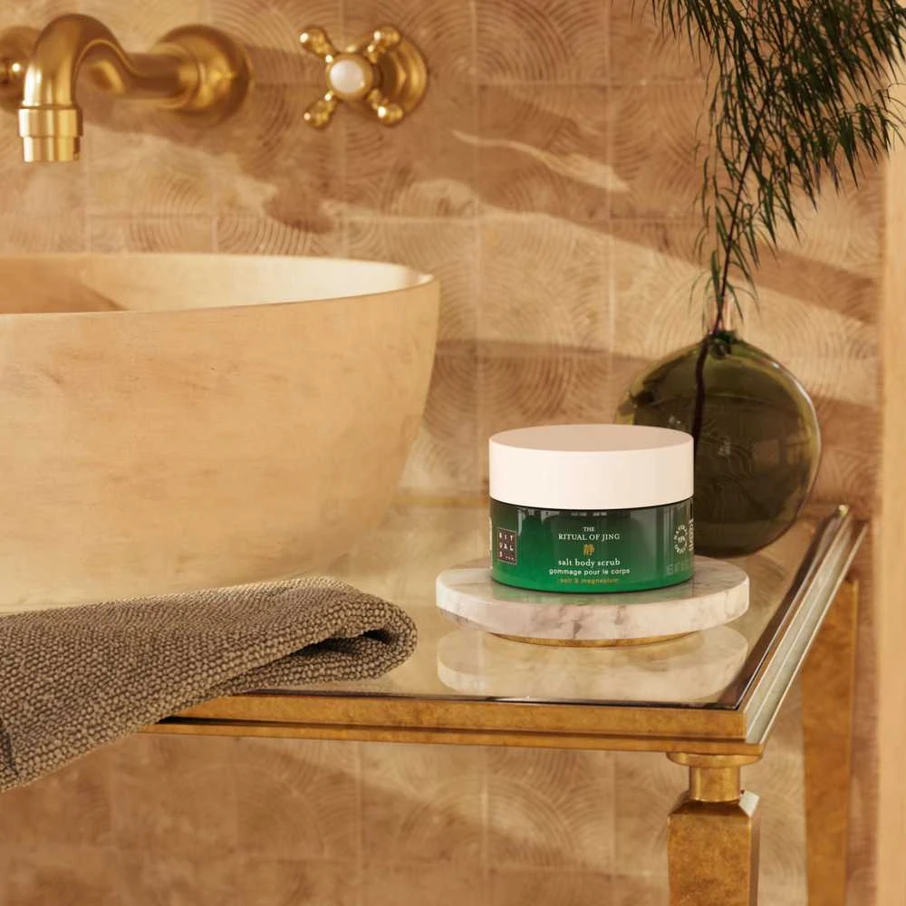 Rituals The Ritual Of Jing Salt Body Scrub druskos kūno šveitiklis, 300g