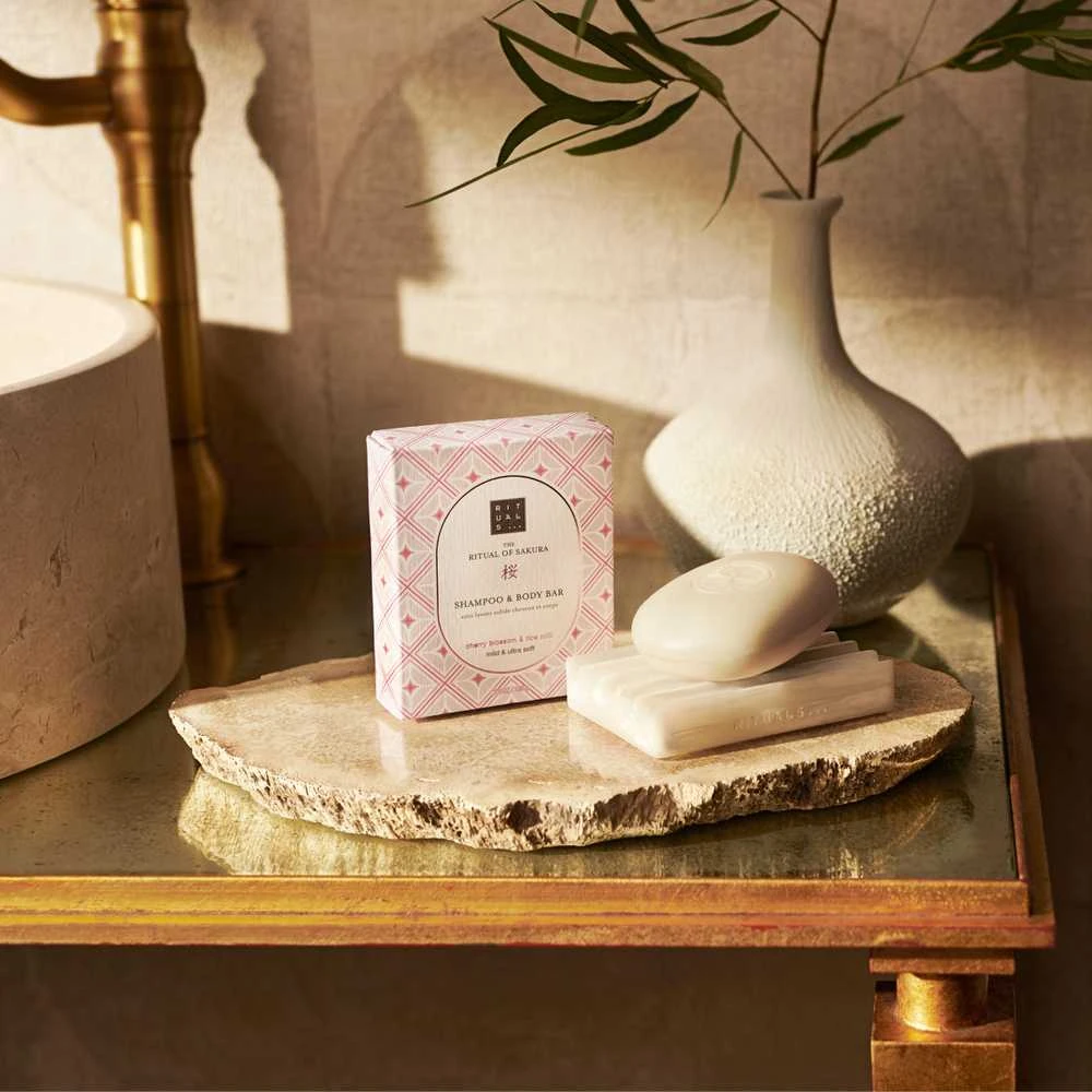 Rituals The Ritual of Sakura Šampūnas & Body Bar kietasis šampūnas ir kūno prausiklis, 100 g