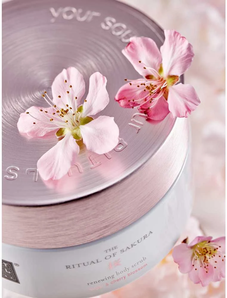 Rituals - he Ritual of Sakura Sugar Body Scrub cukraus kūno šveitiklis, 250 g