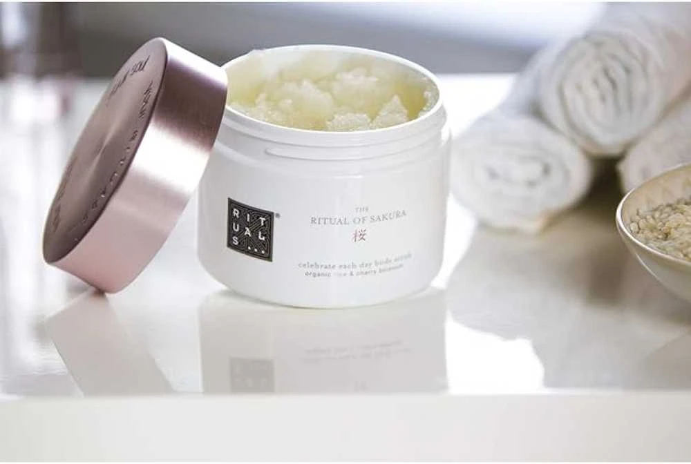 Rituals - he Ritual of Sakura Sugar Body Scrub cukraus kūno šveitiklis, 250 g