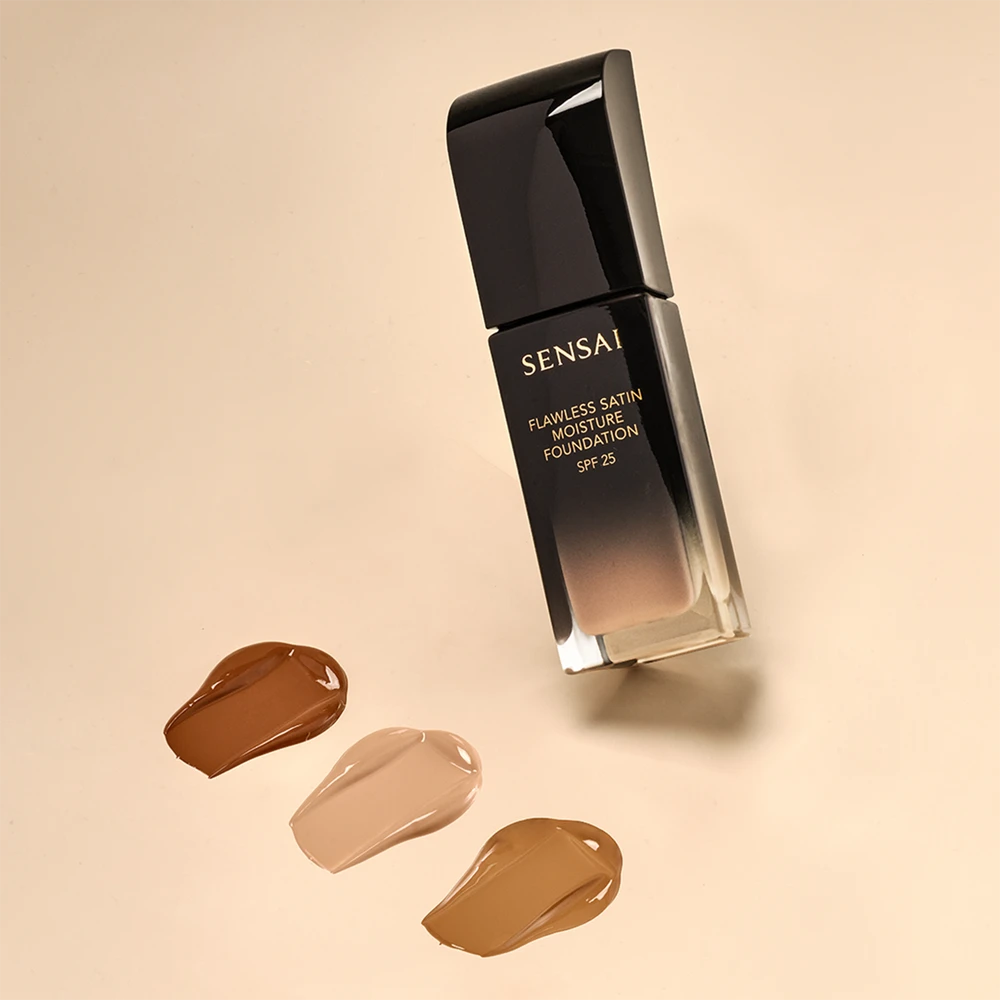 Sensai Flawless Satin Moisture Foundation SPF 25 skystas makiažo pagrindas, atspalvis: 202 Orche rusvai gelsvas, 30 ml