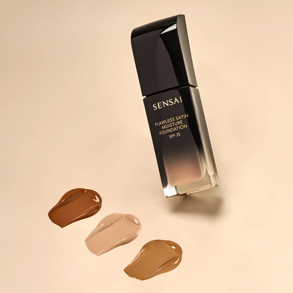 Sensai Flawless Satin Moisture Foundation SPF 25 skystas makiažo pagrindas, atspalvis: 202 Orche rusvai gelsvas, 30 ml