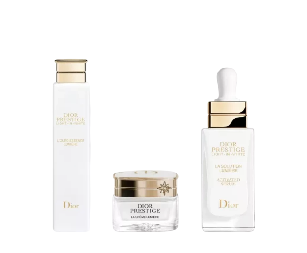 Rinkinys „Christian Dior“: „Prestige Light-In-Baltas“ švytintis veido serumas, 30 ml + „Prestige Light-In-Baltas“ švytintis veido kremas, 30 ml + „Prestige L’Oleo-Essence Lumiere“ skaistinamasis šveičiamasis losjonas, 15 ml