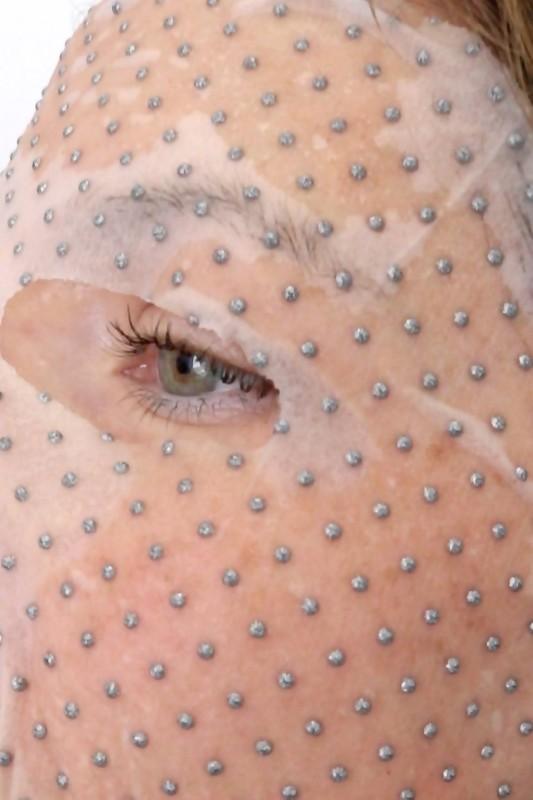 Skaistinamoji veido kaukė Casmara Glow Booster Sheet Mask Vitamin C, su vitaminu C ir niacinamidu, magnetinė technologija