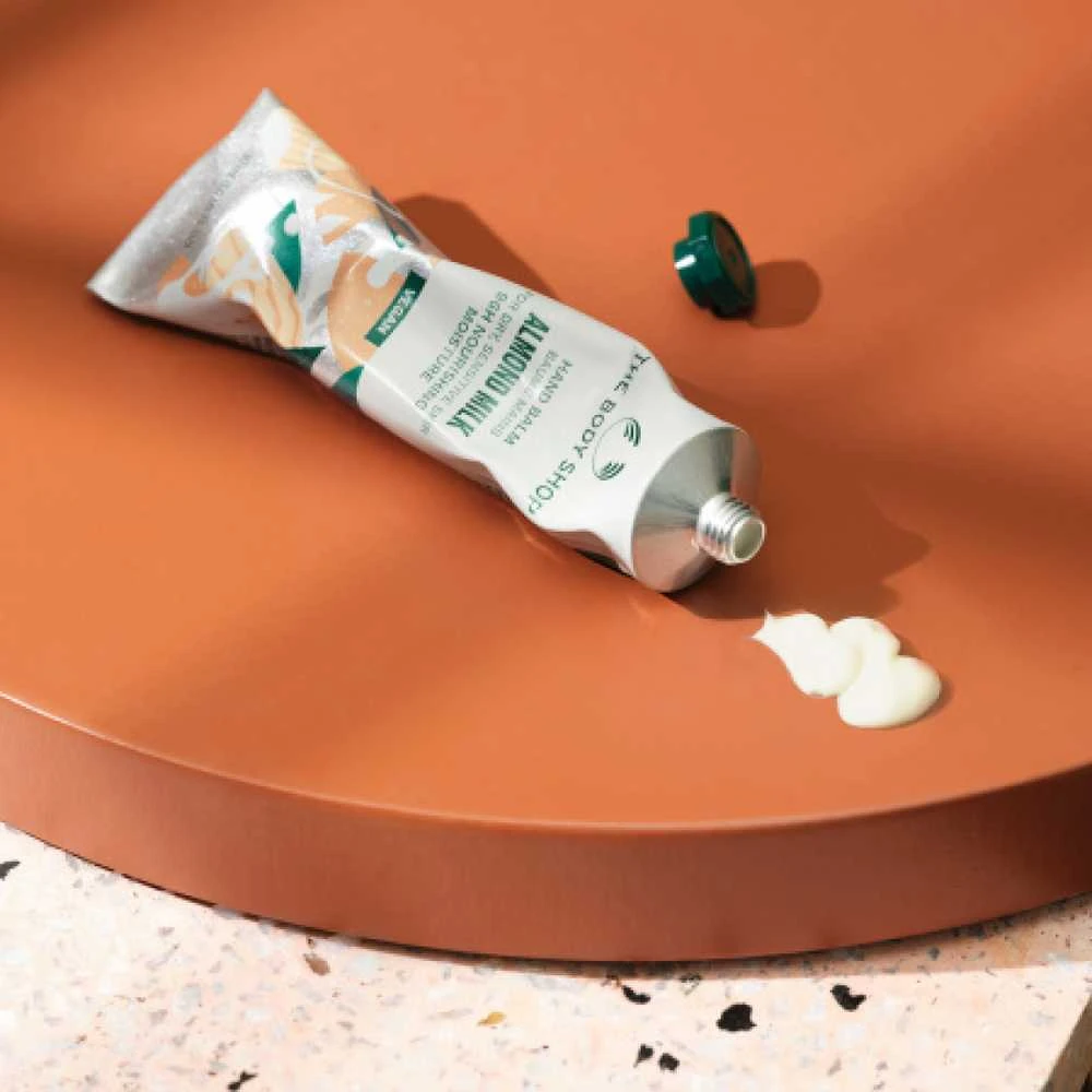 The Body Shop Almond Milk Hand Balm migdolų pieno rankų balzamas, 30 ml