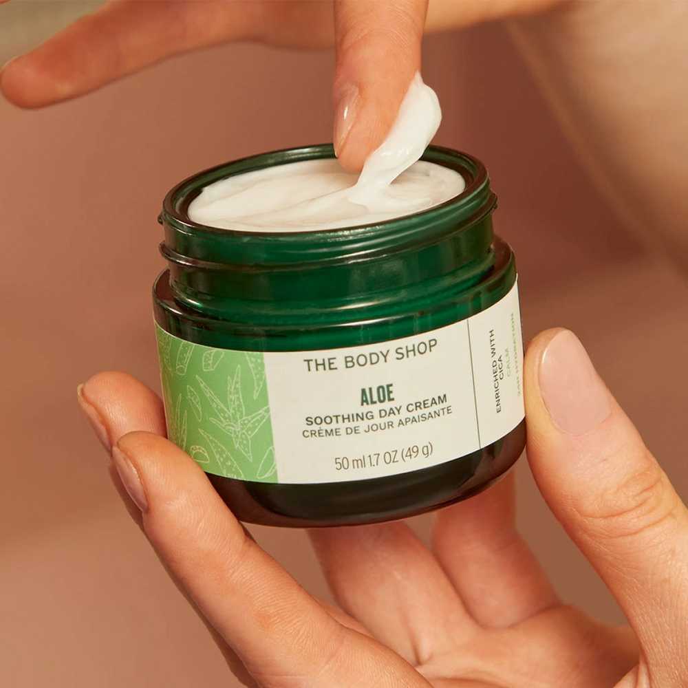 „The Body Shop“ raminamasis dieninis kremas su alaviju, 50 ml