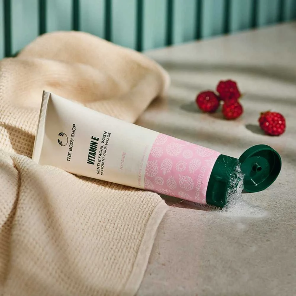 The Body Shop Vitamin E veido prausiklis, 125 ml