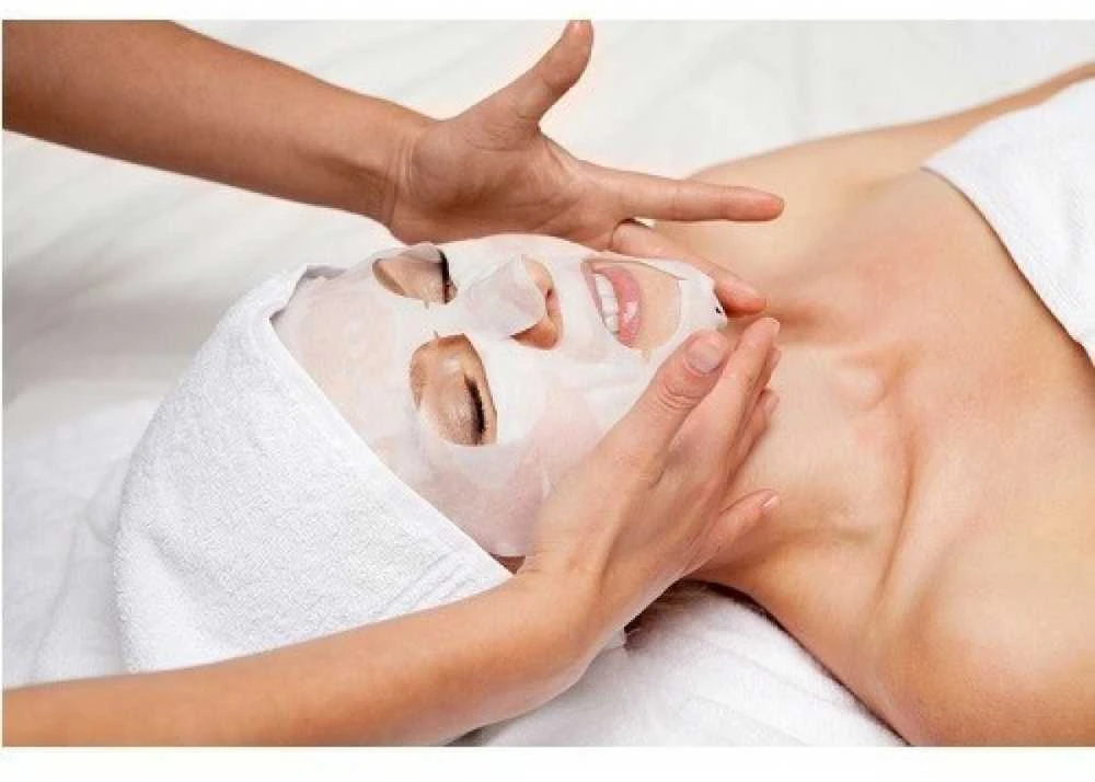 Veido kaukė Iroha Vitamin C + Hyaluronic Acid Illuminating & Hydrating Mask, su vitaminu C ir hialurono rūgštimi, 20 ml