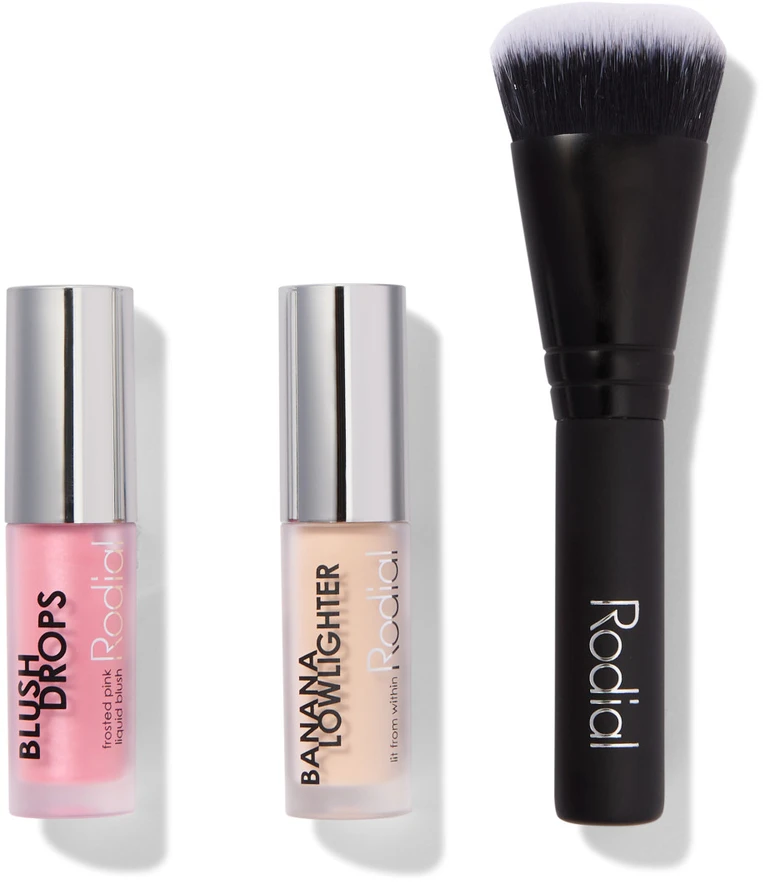 „Kalėdų 2024“ rinkinys „Rodial“: skysti skaistalai „Blush Drops Radiant Finish“ matiniai rausvi, 15 ml + skystas veido švytėjimo suteikiantis pieštukas „Banana Lowlighter“ 1,6 ml + makiažo pagrindas „The Buffing Mini Foundation No. 10“