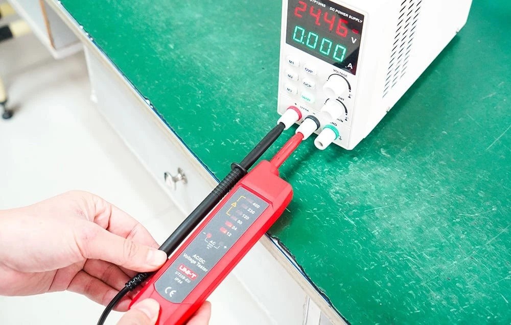 Įtampos testeris, auto AC/DC, CAT III 400V, 6V-400V, IP54, UNI-T aprašymas - Prekės nuotrauka