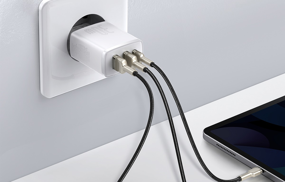 Baseus Sieninis įkroviklis 30W 2xUSB + USB-C QC3.0 PD3.0, baltas aprašymas - Prekės nuotrauka Baseus Sieninis įkroviklis 30W 2xUSB + USB-C QC3.0 PD3.0, baltas aprašymas - Prekės nuotrauka