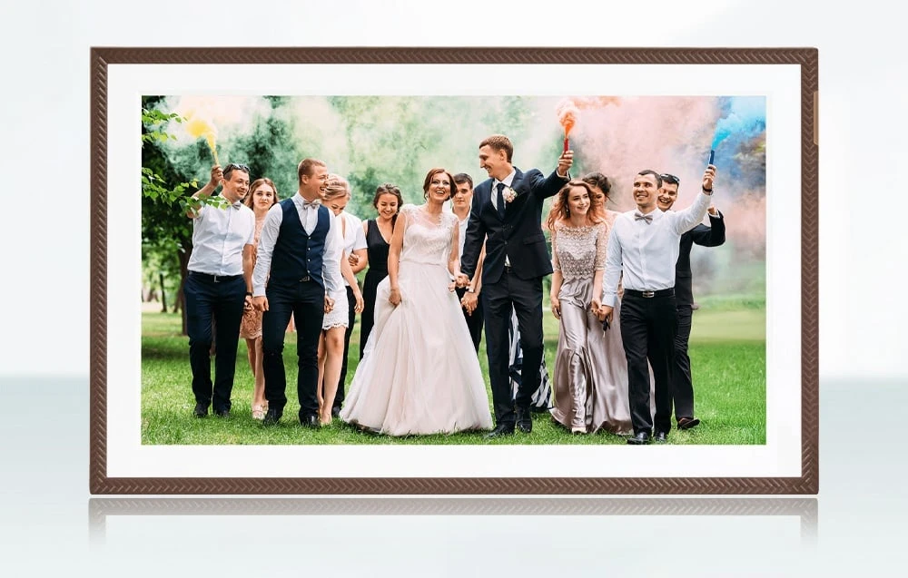 Nuotraukų rėmelis Arzopa D156 (ruda) 15.6" digital photo frame aprašymas - Prekės nuotrauka Nuotraukų rėmelis Arzopa D156 (ruda) 15.6" digital photo frame aprašymas - Prekės nuotrauka