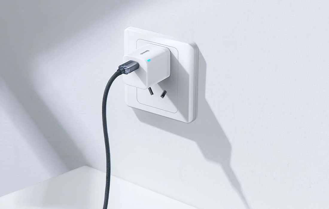 Baseus Crystal kabelis USB-C - Lightning 20W PD 1.2m - Juodas aprašymas - Prekės nuotrauka Baseus Crystal kabelis USB-C - Lightning 20W PD 1.2m - Juodas aprašymas - Prekės nuotrauka