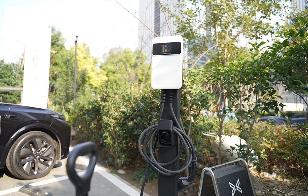 Sieninis įkroviklis elektromobiliams Besen SQ20-11KW-APP aprašymas - Prekės nuotrauka