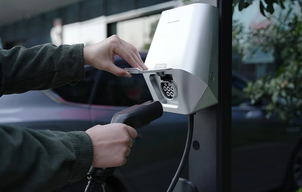 Besen sieninis įkroviklis elektromobiliams LX30 22kW APP aprašymas - Prekės nuotrauka Besen sieninis įkroviklis elektromobiliams LX30 22kW APP aprašymas - Prekės nuotrauka