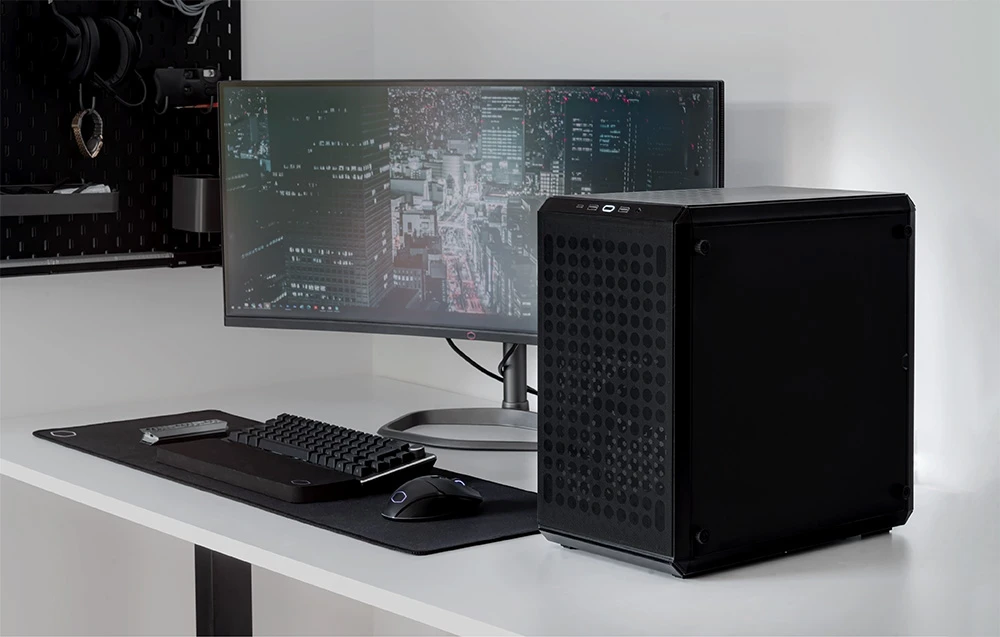 Cooler Master | Mini Tower kompiuterio dėklas | Q300L V2 | Juodas | Micro ATX, Mini ITX | Komplekte maitinimo blokas Nr aprašymas - Prekės nuotrauka