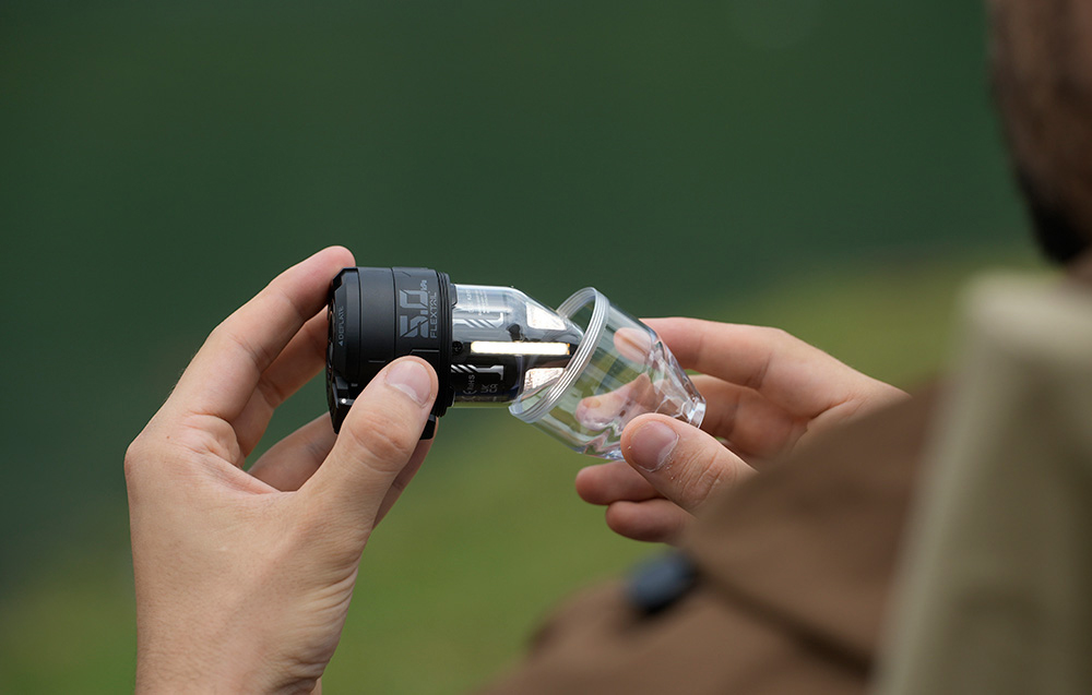 FLEXTAILGEAR nešiojama elektrinė oro pompa su apšvietimu, 15 W, 5,0 kPa, USB įkrovimas, MP3G650-WT aprašymas - Prekės nuotrauka