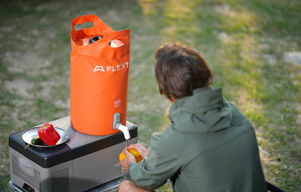Camping Showers Flextail Tiny dušo kibiras, oranžinis aprašymas - Prekės nuotrauka