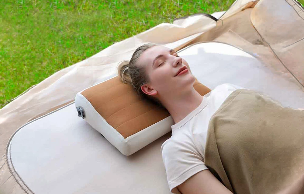 Flextail pripučiama pagalvė „Zero Pillow“ (ruda) aprašymas - Prekės nuotrauka