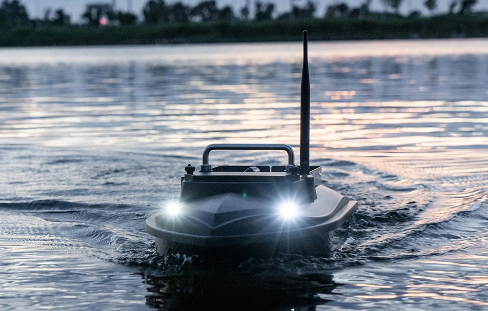 Flytec V050 12000mah bait boat (juodas) aprašymas - Prekės nuotrauka Flytec V050 12000mah bait boat (juodas) aprašymas - Prekės nuotrauka
