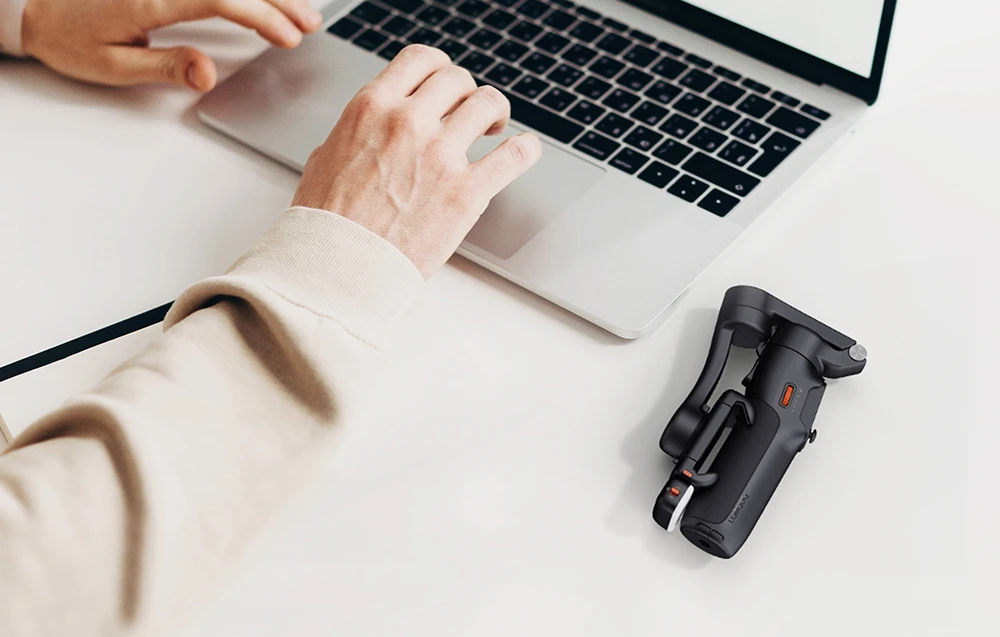 Gimbal Hohem iSteady V3 rinkinys išmaniesiems telefonams (juodas) aprašymas - Prekės nuotrauka Gimbal Hohem iSteady V3 rinkinys išmaniesiems telefonams (juodas) aprašymas - Prekės nuotrauka