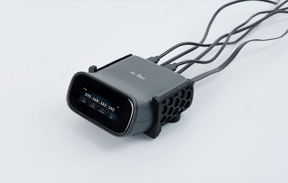 Maršrutizatorius KVM Jungiklis - GL.iNet GL-RM10 Nuotolinis KVM 4K 30 Hz Wi‑Fi 6 aprašymas - Prekės nuotrauka Maršrutizatorius KVM Jungiklis - GL.iNet GL-RM10 Nuotolinis KVM 4K 30 Hz Wi‑Fi 6 aprašymas - Prekės nuotrauka