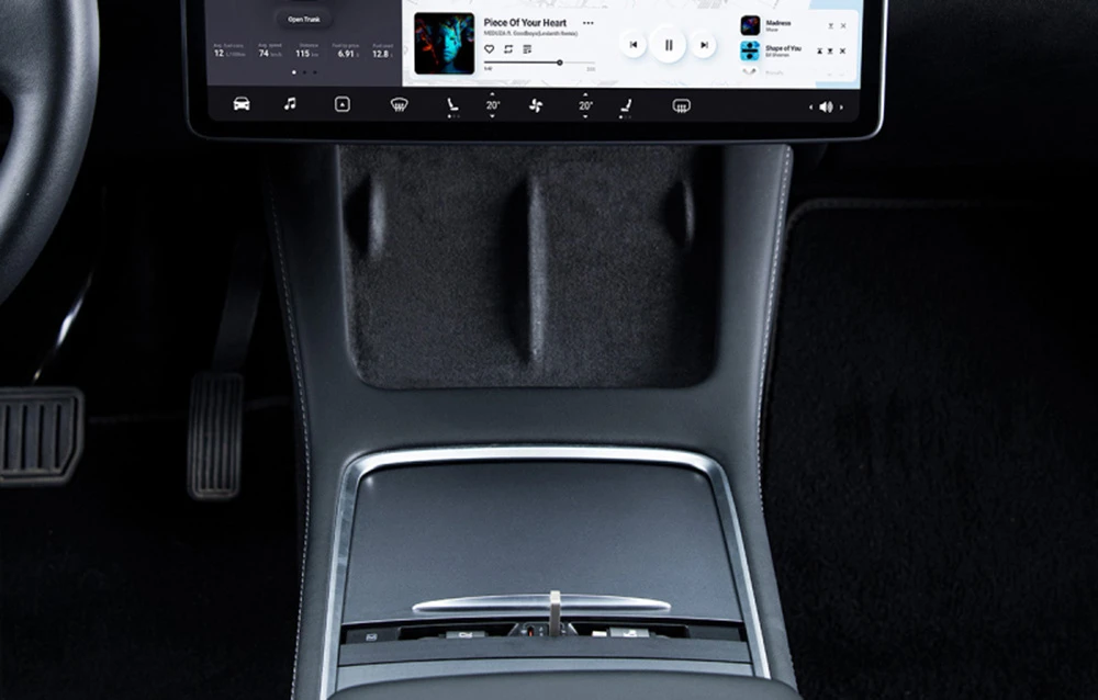 Hub Baseus T-Space su USB-C ir žaibo laidais, skirtais Tesla automobiliams (juodas) aprašymas - Prekės nuotrauka Hub Baseus T-Space su USB-C ir žaibo laidais, skirtais Tesla automobiliams (juodas) aprašymas - Prekės nuotrauka