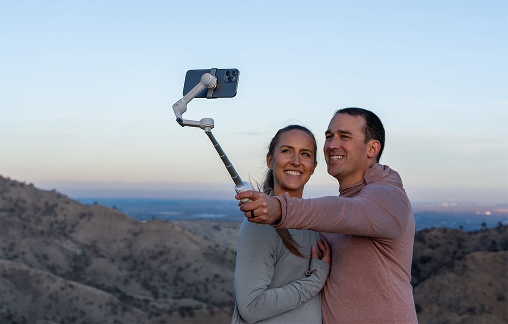 Insta360 Flow 2 Standard Bundle / Summit Baltas aprašymas - Prekės nuotrauka