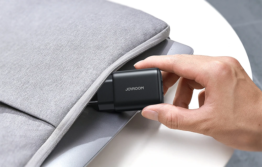 Įkroviklis Joyroom JR-TCF13 25W USB-C/USB-A juodas aprašymas - Prekės nuotrauka Įkroviklis Joyroom JR-TCF13 25W USB-C/USB-A juodas aprašymas - Prekės nuotrauka