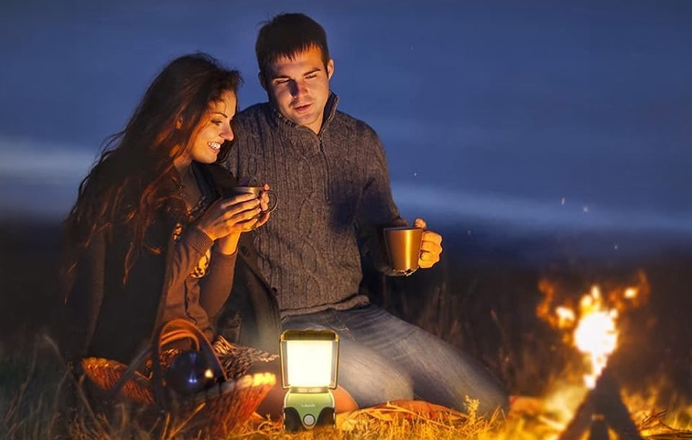 LEPRO 3300002 1000-lumen battery-powered camping lamp aprašymas - Prekės nuotrauka