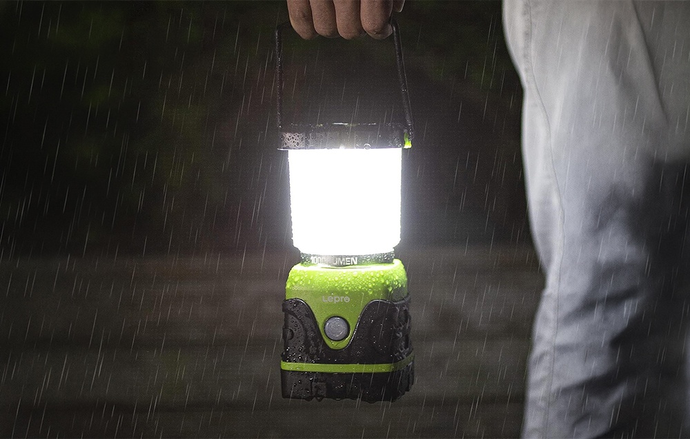 LEPRO 3300002 1000-lumen battery-powered camping lamp aprašymas - Prekės nuotrauka