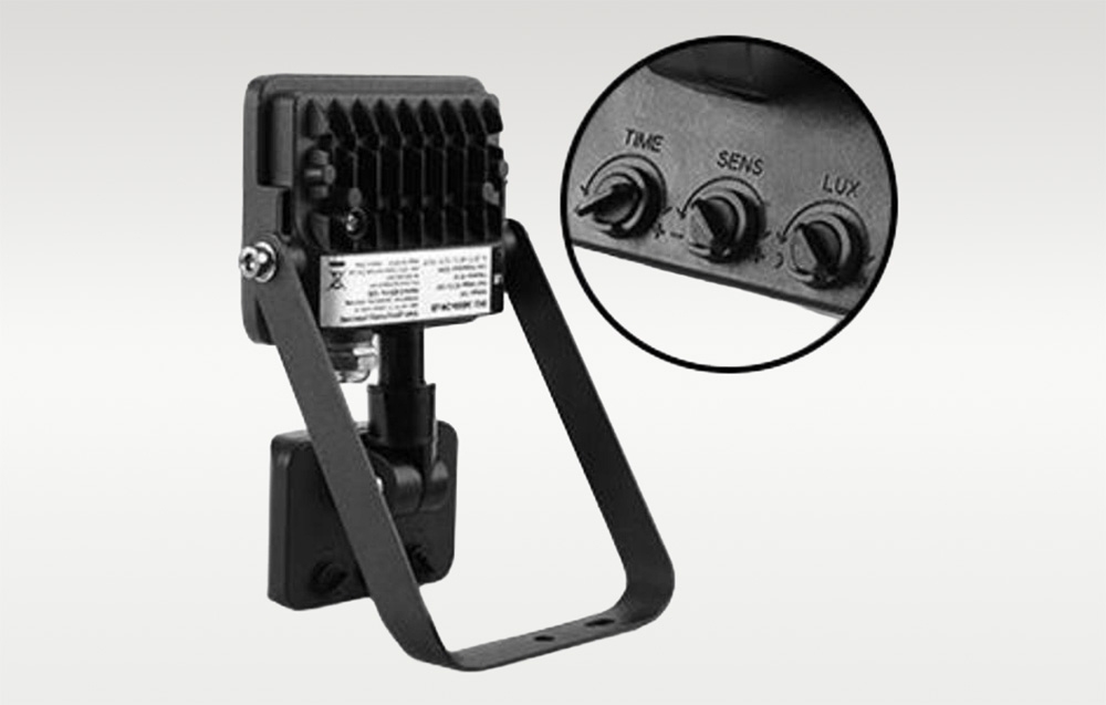LEPRO 340013-DW-EU 20W 2000 lm 5000 K IP65 LED Floodlight with Motion Sensor aprašymas - Prekės nuotrauka