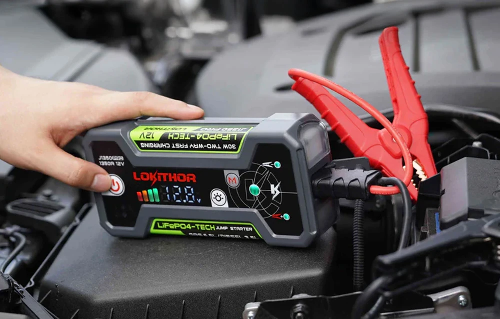 Startinis Įkroviklis - Lokithor J1350 Pro 1350A Piko Srovė Benzininiams Iki 6.5 L Dyzeliniams Iki 3.5 L Juodas aprašymas - Prekės nuotrauka Startinis Įkroviklis - Lokithor J1350 Pro 1350A Piko Srovė Benzininiams Iki 6.5 L Dyzeliniams Iki 3.5 L Juodas aprašymas - Prekės nuotrauka