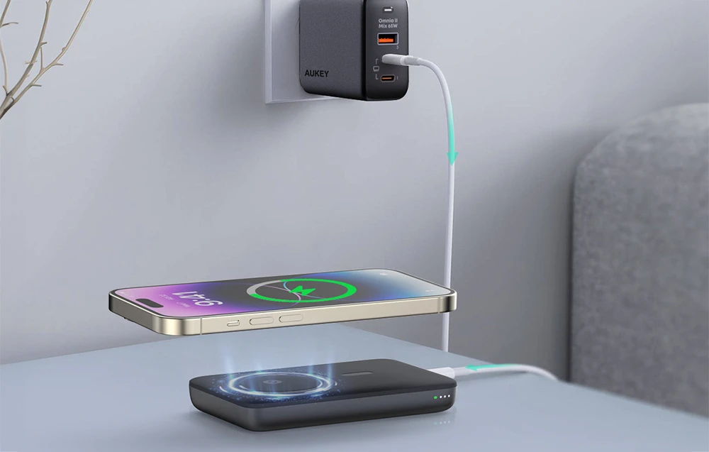 Magnetinis maitinimo blokas Aukey PB-MS01, 6700 mAh, 15 W (juodas) aprašymas - Prekės nuotrauka Magnetinis maitinimo blokas Aukey PB-MS01, 6700 mAh, 15 W (juodas) aprašymas - Prekės nuotrauka