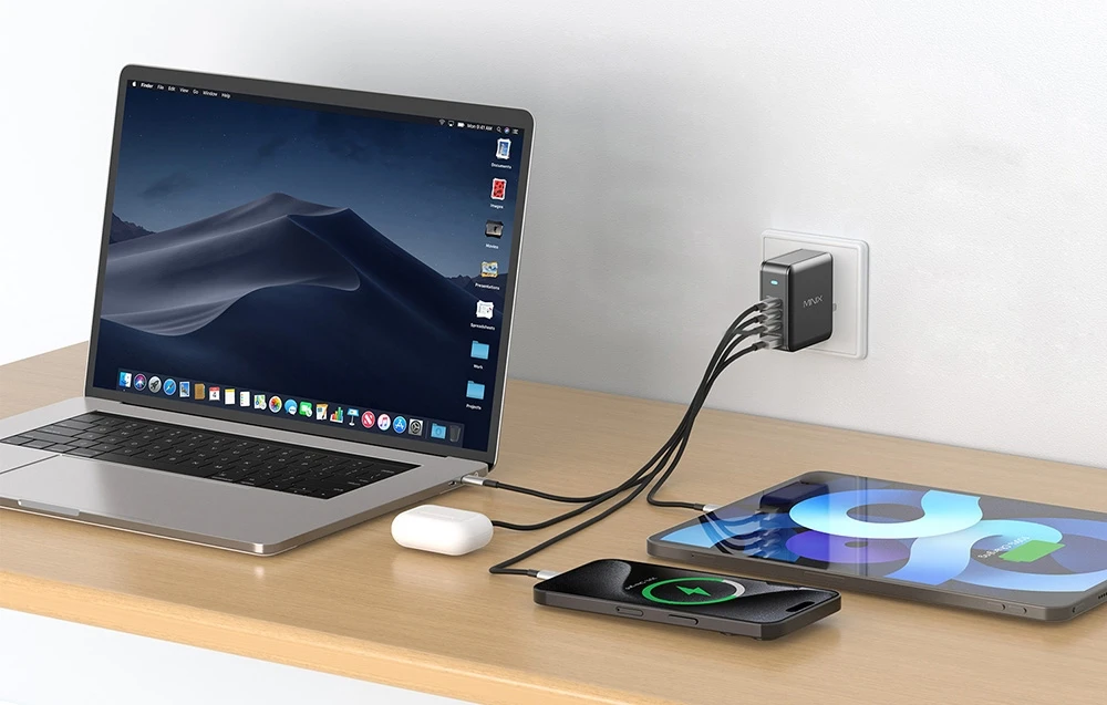 Minix P165 GaN Wall Charger with 3x USB-C and 1x USB-A Ports aprašymas - Prekės nuotrauka