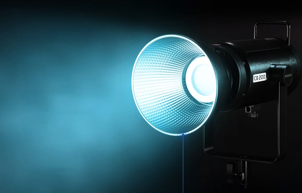 „Neewer CB200C“ RGB LED lemputė aprašymas - Prekės nuotrauka „Neewer CB200C“ RGB LED lemputė aprašymas - Prekės nuotrauka