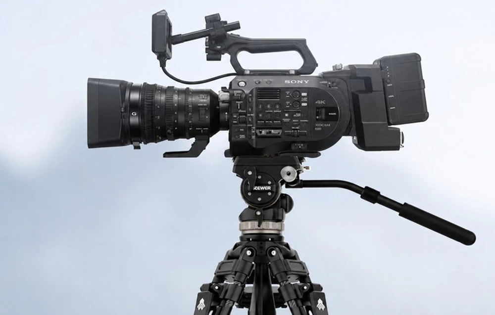 Neewer LL55 Carbon Fiber Video Tripod with Oil Head and Quick-Release Lock aprašymas - Prekės nuotrauka