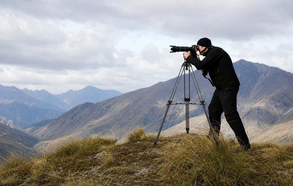 Neewer LL55 Carbon Fiber Video Tripod with Oil Head and Quick-Release Lock aprašymas - Prekės nuotrauka