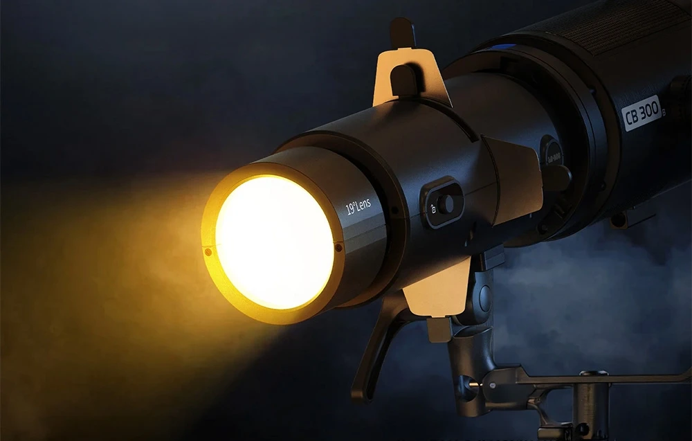 Neewer LS-300 300W Spot Light with Bowens Mount aprašymas - Prekės nuotrauka