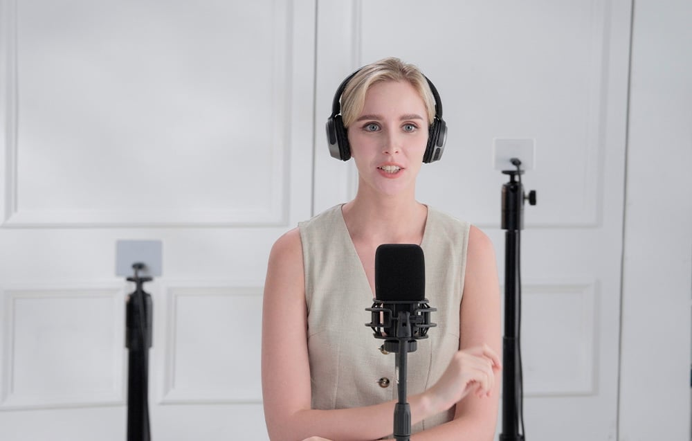 obsbot-meet-2-webcam-white