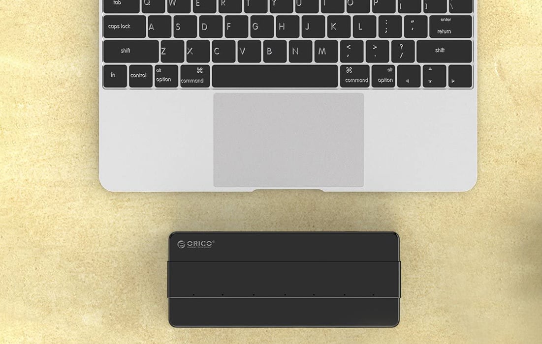 „Orico“ šakotuvas, 7xUSB, 30 colių, juodas