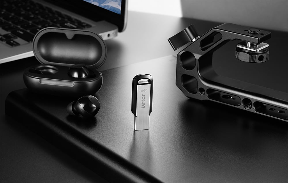 Lexar | USB atmintinė | JumpDrive M400 | 32 GB | USB A tipo | Sidabrinis aprašymas - Prekės nuotrauka