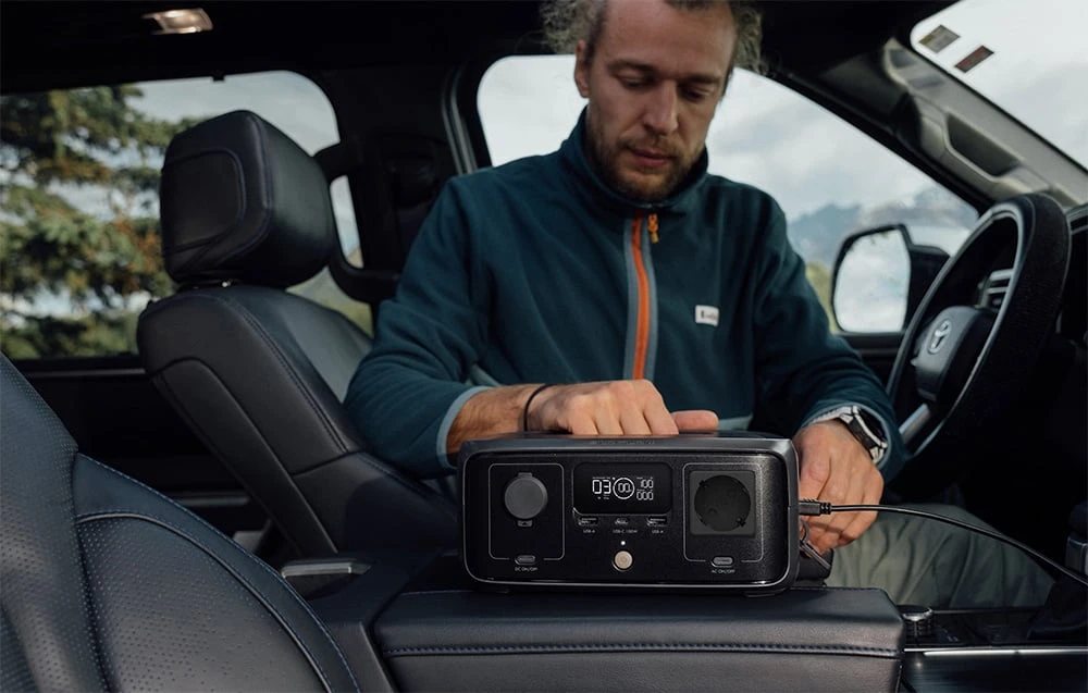 Komplektas: „EcoFlow RIVER 3“ elektrinė su UPS ir 45 W USB-C saulės baterija aprašymas - Prekės nuotrauka Komplektas: „EcoFlow RIVER 3“ elektrinė su UPS ir 45 W USB-C saulės baterija aprašymas - Prekės nuotrauka