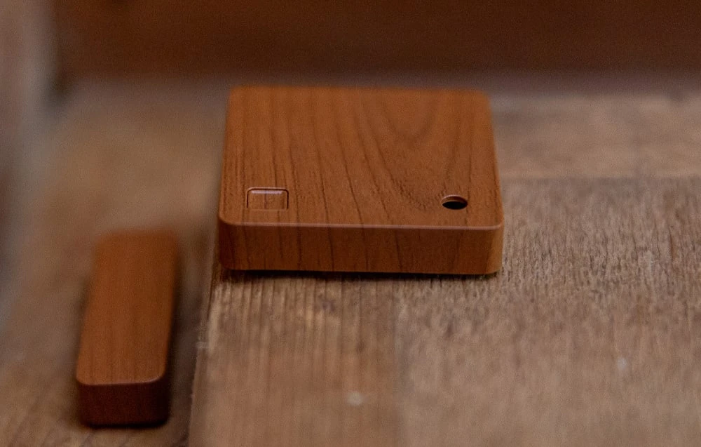 Shelly Blu durų ir langų atidarymo jutiklis – Bluetooth – rudas aprašymas - Prekės nuotrauka Shelly Blu durų ir langų atidarymo jutiklis – Bluetooth – rudas aprašymas - Prekės nuotrauka