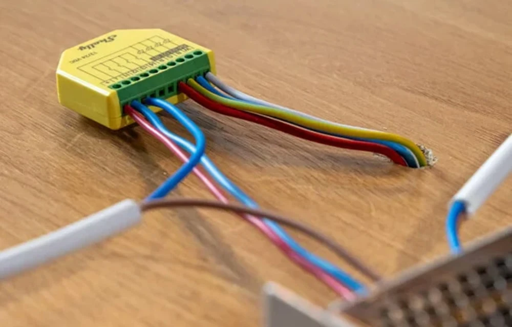 Shelly Plus RGBW PM LED juostos valdiklis (Wifi, Bluetooth) aprašymas - Prekės nuotrauka Shelly Plus RGBW PM LED juostos valdiklis (Wifi, Bluetooth) aprašymas - Prekės nuotrauka