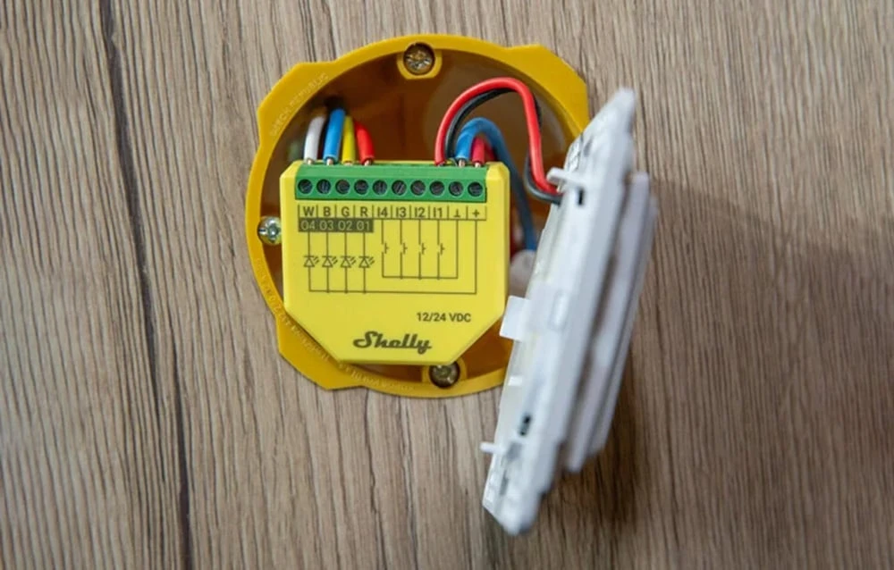 SHELLY Plus RGBW PM Wi-Fi/Bluetooth LED Strip Controller 2-pack aprašymas - Prekės nuotrauka