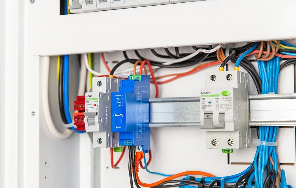 Shelly PRO 1 išmanioji 1 kanalo relė valdoma Wifi LAN ar Bluetooth montuojama ant DIN bėgelio aprašymas - Prekės nuotrauka