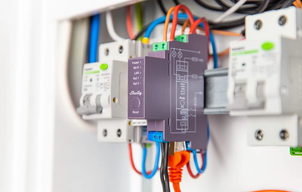 Shelly PRO 2 išmanioji 2 kanalų relė valdoma Wifi LAN ar Bluetooth montuojama ant DIN bėgelio aprašymas - Prekės nuotrauka